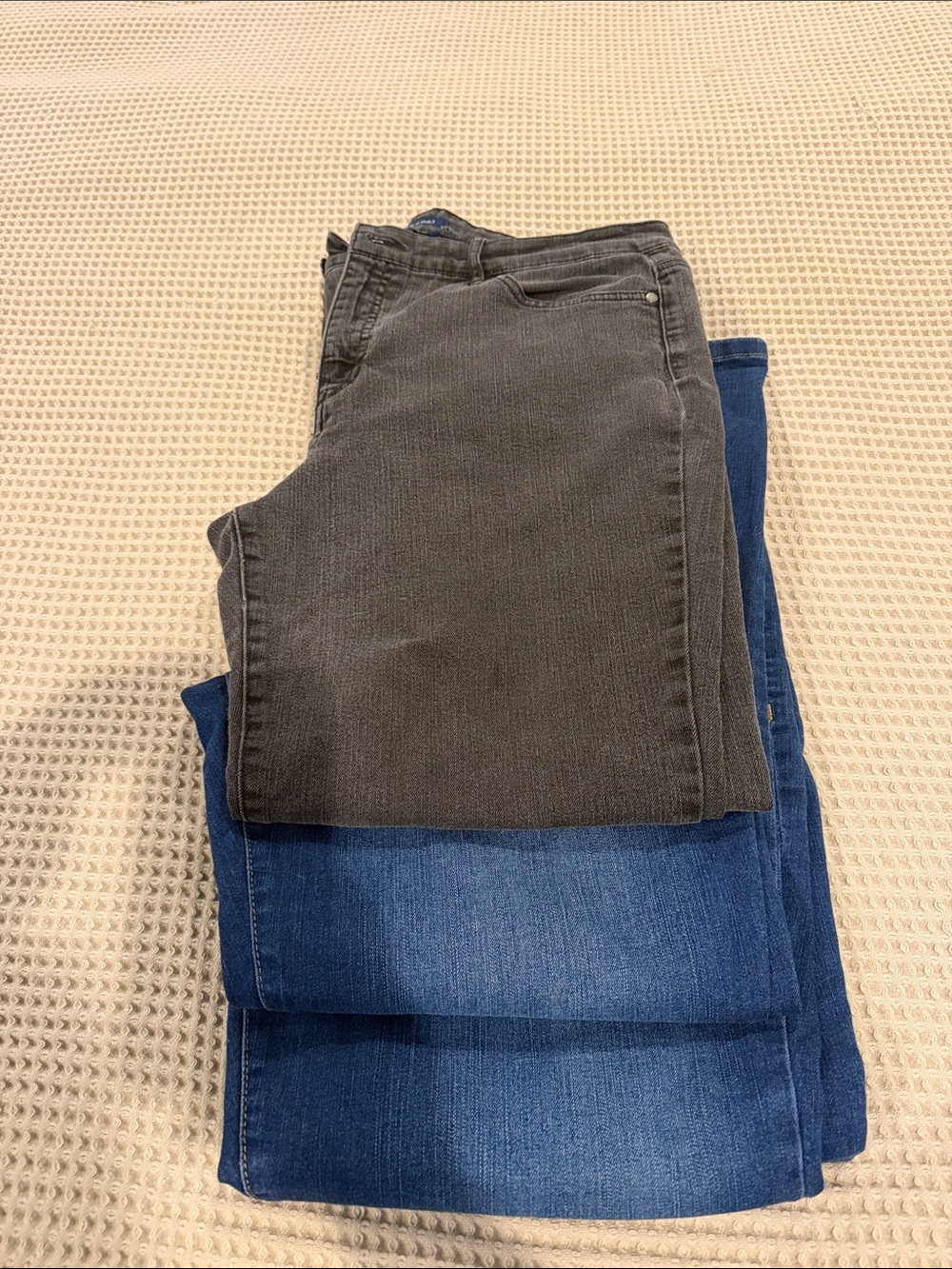 Bandolino Mandie Straight Jeans in Blue and Black LOT OF 3 pair